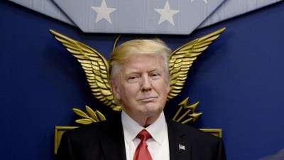 Associações de direitos humanos processam Trump por causa de decreto anti-refugiados