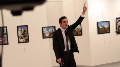 Atacante do embaixador russo gritou Alepo e vingança, segundo testemunhas