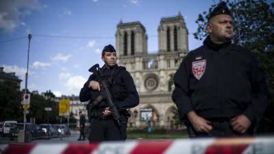 Ataque contra polícia em Notre Dame, em Paris, “foi um ato isolado
