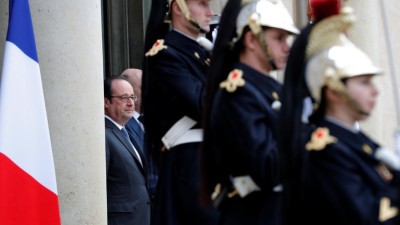 Atirador da polícia francesa disparou acidentalmente enquanto Presidente discursava
