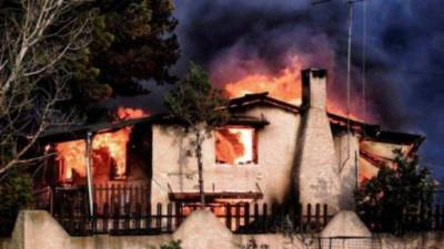 Aumenta para 60 o número mortos dos incêndios na Grécia