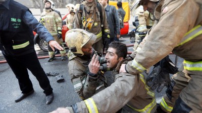 Autarca de Teerão diz que morreram 20 bombeiros em derrocada de arranha-céus