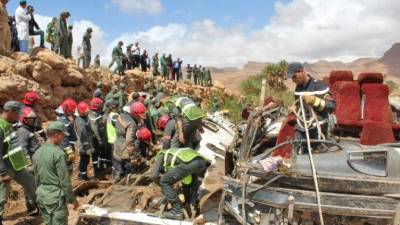 Autocarro arrastado por inundação em Marrocos causa 17 mortos