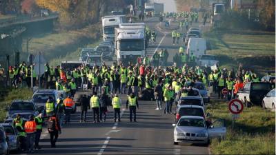 Automobilista morre por embate em camião parado em França numa barreira de controlo dos “coletes amarelos”