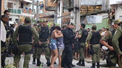 Autoridades confirmam 11 mortos em tiroteio num bar no Brasil