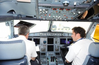 Autoridades de aviação querem português como língua de trabalho