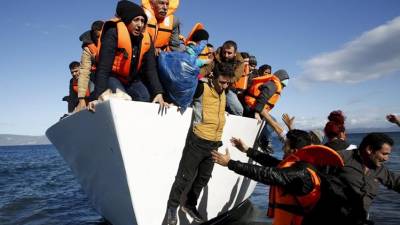 Autoridades espanholas resgatam 72 migrantes no Mar de Alborán