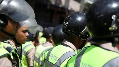 Autoridades ocupam padaria de portugueses em Caracas