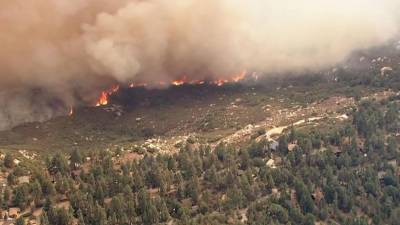 Autoridades ordenam evacuação de cidade na Califórnia ameaçada pelas chamas