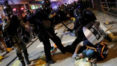 Autoridades vão acusar 44 manifestantes presos em Hong Kong