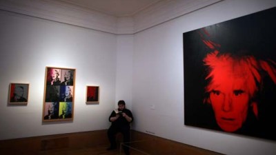 Autorretrato de Andy Warhol vai a leilão e pode atingir os 7,9 milhões de euros