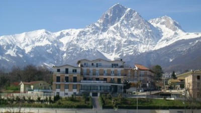 Avalanche atinge hotel numa estância de esqui em Itália