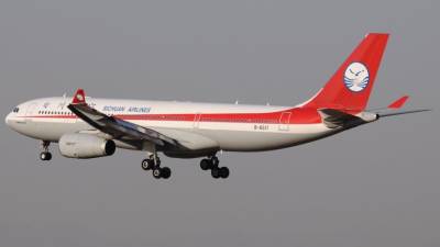 Avião aterra de emergência na China depois de janela no cockpit rachar