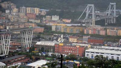 Balanço de mortos na queda da ponte em Itália sobe para 38