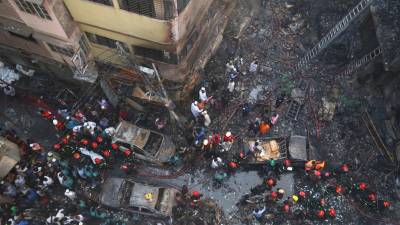 Balanço de mortos num incêndio no Bangladesh sobe para 81