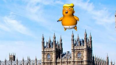 Balão gigante de bebé “Trump” flutua em frente ao Parlamento britânico