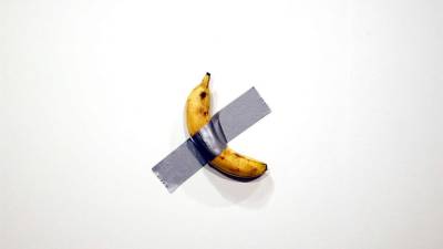 Banana colada à parede vendida por 108 mil euros