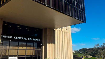 Banco Central do Brasil reduz taxa de juros a mínimo histórico para impulsionar economia