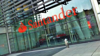 Banco Santander quer dispensar mais 3.700 trabalhadores em Espanha