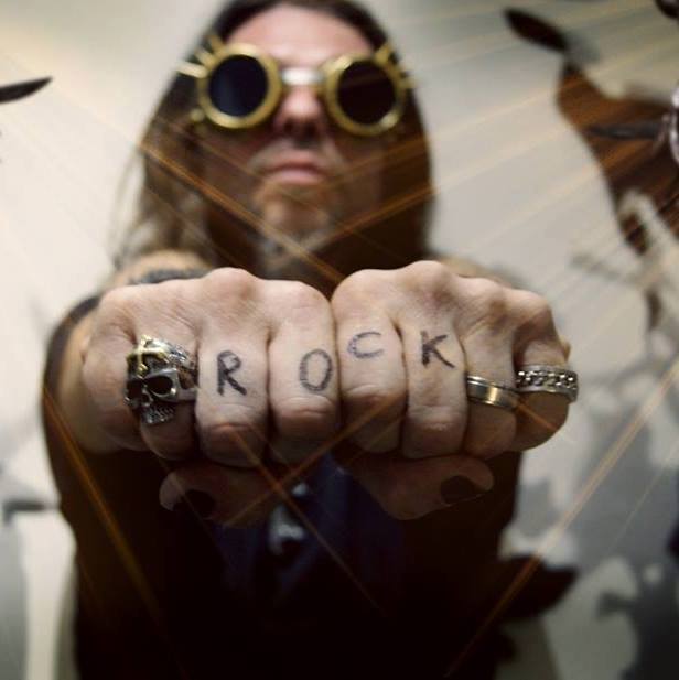 Bar Trust recebe DJ MAD MAXXX para uma noite de Rock n Roll