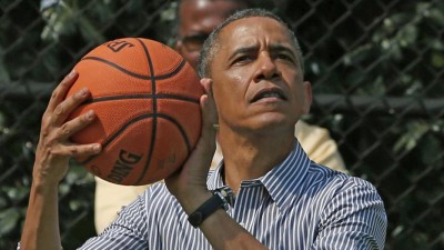 Barak Obama repete ritual e joga basquetebol em dia de eleições