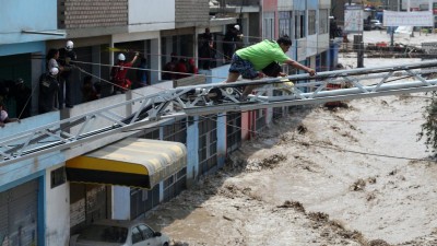Barragem cede no Peru e arruina cultivos de milhares famílias