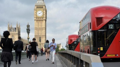 Barreiras de proteção instaladas em várias pontes em Londres