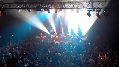 Bataclan cantou liberdade em português com Resistência