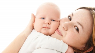 Bebés no útero reagem mais a caras que a outras imagens, revela experiência científica