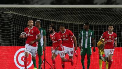 Benfica vence em Vila do Conde e iguala FC Porto na liderança