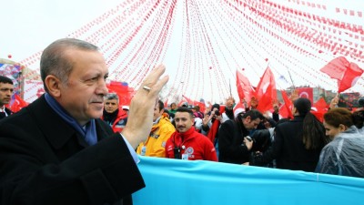 Berlim considera “inaceitável” que Erdogan acuse Merkel de “práticas nazis”