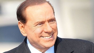 Berlusconi apela ao Não no referendo e está disponível para recandidatar-se