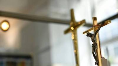 Bispos franceses aprovam compensações financeiras a vítimas de pedofilia