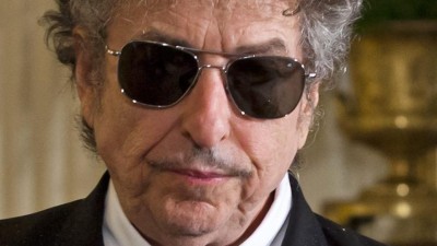 Bob Dylan honrado e espantado por receber Nobel da Literatura