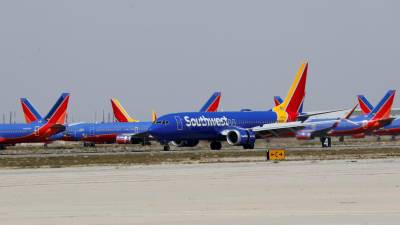 Boeing 737 MAX sem passageiros faz aterragem de emergência nos EUA