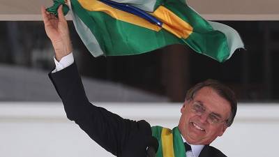 Bolsonaro afirma não descartar instalação de base militar dos EUA no Brasil