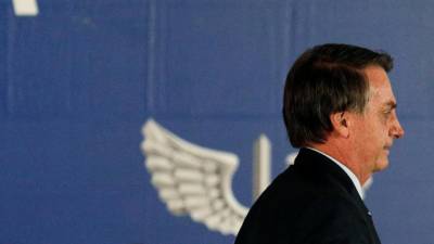 Bolsonaro aprova aumento de salário mínimo no Brasil para cerca de 225 euros