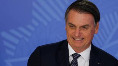 Bolsonaro assina decreto que extingue horário de Verão no Brasil