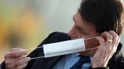 Bolsonaro recorre de decisão que o obriga a usar máscara