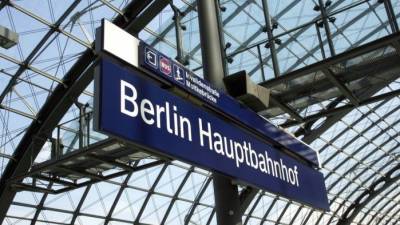 Bomba da II Grande Guerra força evacuação da gare central de Berlim