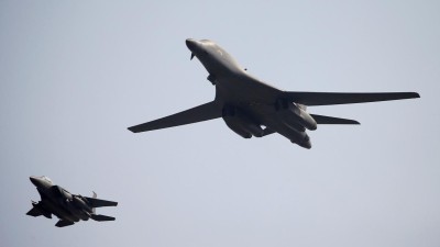 Bombardeiros norte-americanos participam em manobras na península coreana