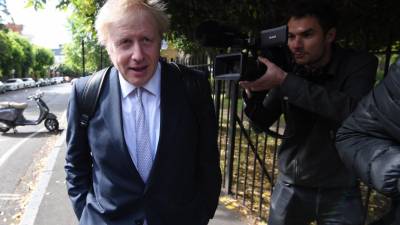 Boris Johnson no parlamento após remodelação considerada como “carnificina”