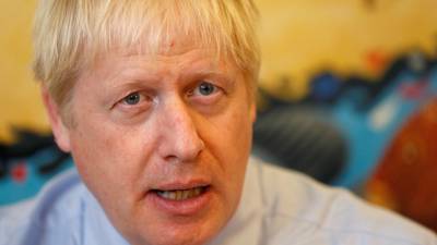 Boris Johnson pede à UE para prescindir da salvaguarda para a fronteira da Irlanda