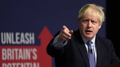 Boris Johnson promete recrutar 50.000 enfermeiros