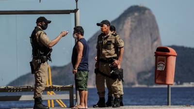 Brasil confirma 525 mortes e 18.912 casos do novo coronavírus no domingo