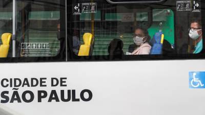 Brasil volta a somar mais de mil mortes diárias e tem 34.918 novos casos