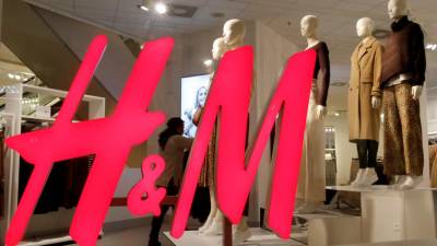 Cadeia de moda H&M suspende importação de couro do Brasil devido a incêndios na Amazónia