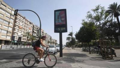 Calor na Europa com incêndios, poluição e relógios derretidos