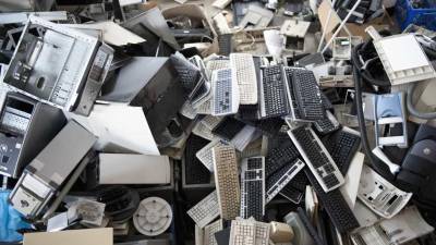 Campanha internacional apela a consumidores para preferirem electrónica com plástico reciclado