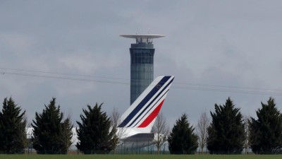 Cancelados 550 voos em França devido a greve de controladores